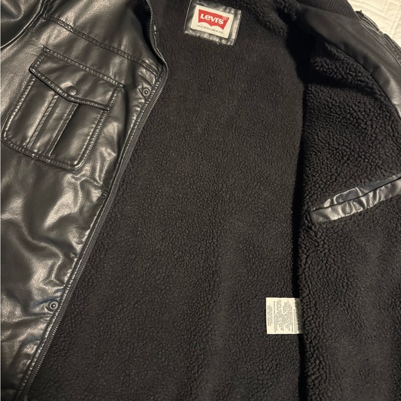 Levi’s Pleather fleece lined biker/bomber jacket. Size L - Picture 2 of 4